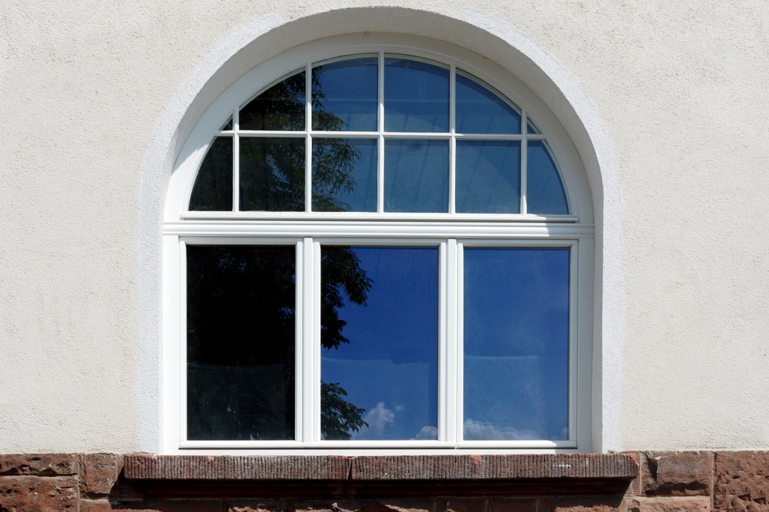 Nibelungenschule in Worms mit ausgetauschten Fenstern